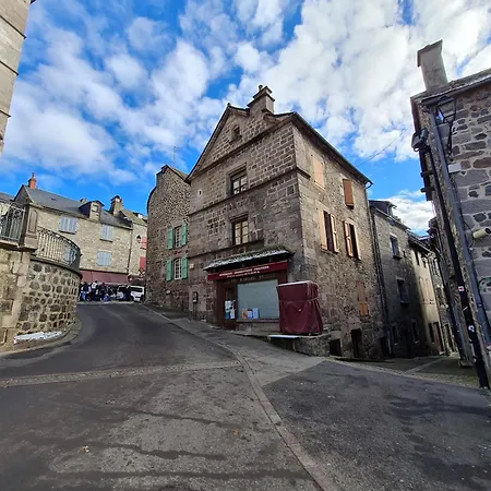 Bel  les Monts Du Cantal  *